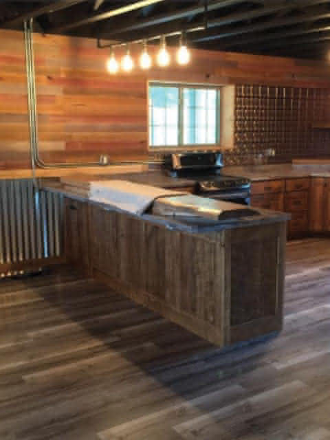 A kitchen with laminate floors